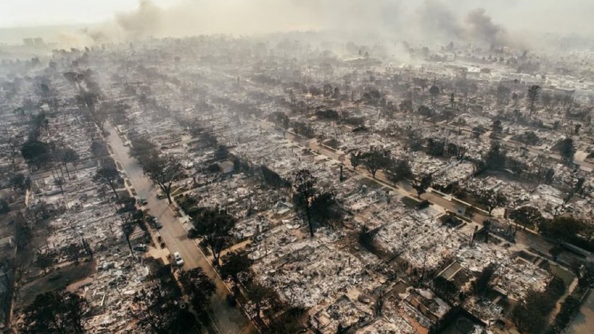 California Wildfire: प्रकृति के सामने बेसहारा हुआ सुपर पावर अमेरिका, आग की लपटों में समाया हॉलीवुड!