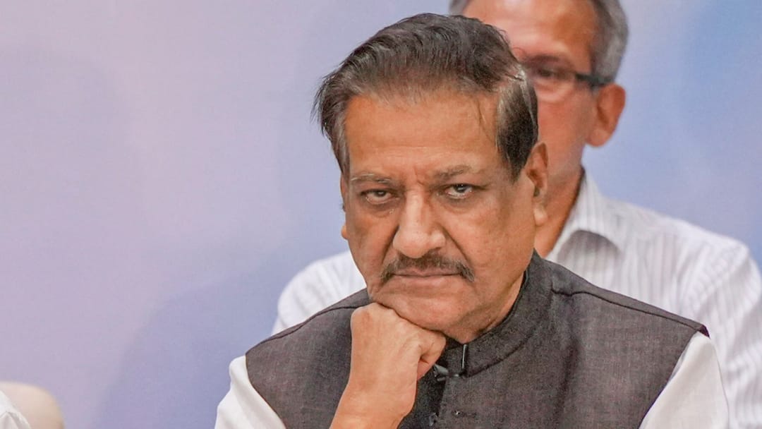 Prithviraj Chavan On AAP Win in Delhi, Congress Party has gained tremendous AAP की जीत की भविष्यवाणी पर अपनों ने घेरा तो पृथ्वीराज चव्हाण ने दी सफाई- 'कांग्रेस पार्टी ने...'