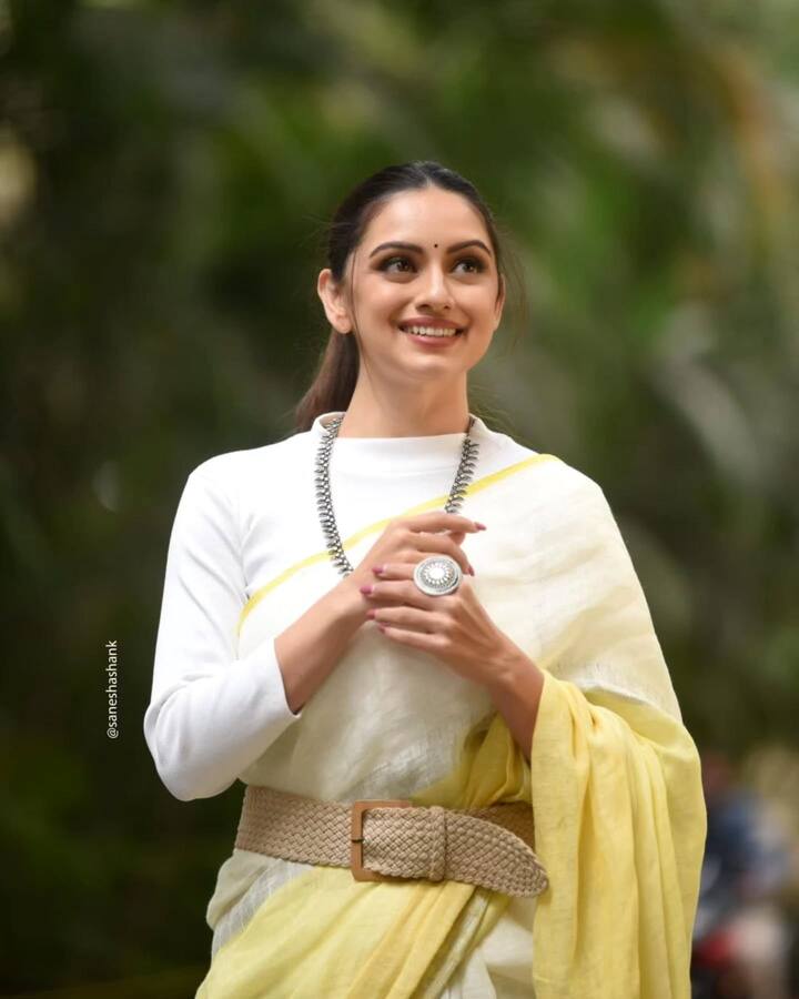 श्रुतीच्या लेटेस्ट फोटोशूटचीही सध्या सोशल मीडियावर चांगलीच चर्चा आहे.