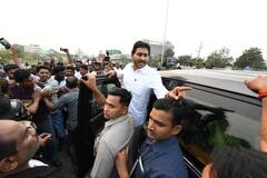 YS Jagan : ట్రాఫిక్‌లో ఇరుకున్న వైఎస్‌ జగన్ కాలినడకన వెళ్లి తొక్కిసలాట బాధితులకు పరామర్శ