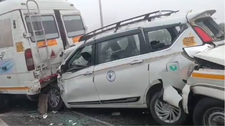 दरअसल मुरादाबाद बाईपास के जीरो प्वाइंट पर कोहरे के कारण भीषण सड़क हादसा हुआ, जिसमें एक के बाद एक कई गाड़ियां आपस में टकरा गई.