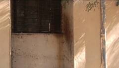 पानाच्या पिचकाऱ्यांनी भिंती लाल भडक,तंबाखूच्या पुड्या, कचरा..सरकारी इमारत आहे की खंडर?