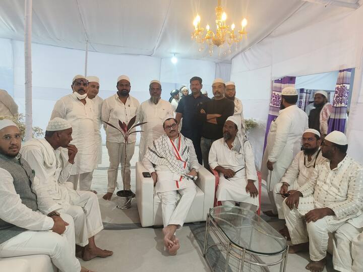 उपमुख्यमंत्री अजित पवार यांची भेट घेतल्यानंतर धनंजय मुंडे कामात अॅक्टीव्ह झाले असून राजीनाम्याच्या चर्चांनाही त्यांनी पूर्णविराम दिला आहे.