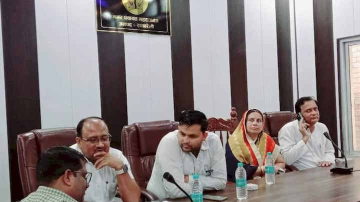 महाकुंभ का आयोजन प्रयागराज में हो रहा है. तो उत्तर प्रदेश सरकार इस कुंभ के मेले के आयोजन की पूरी जिम्मेदारी उठा रही है, अगर किसी को कुंभ मेले में दुकान लगानी है. तो उसके लिए उत्तर प्रदेश सरकार दुकानों की नीलामी करती है. उस रजिस्ट्रेशन प्रक्रिया में भाग लेना होगा.