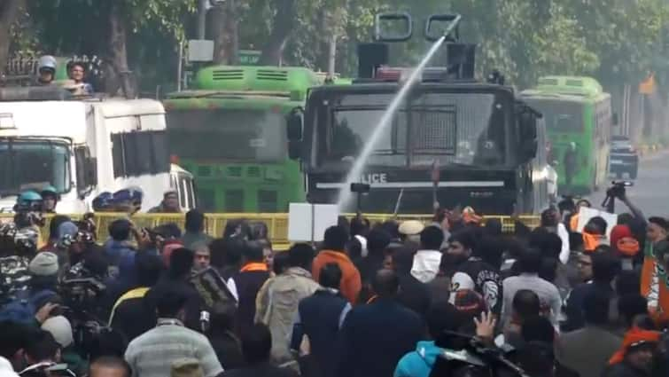 Cops Use Water Cannon To Disperse BJP Workers Protesting Kejriwal's 'Purvanchal Voters' Remark