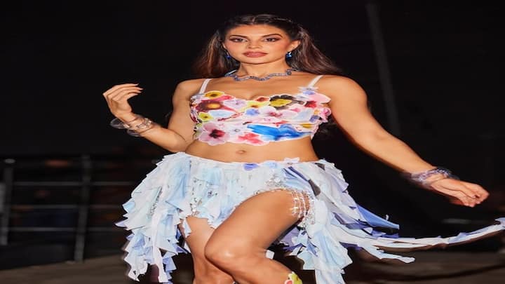 Jacqueline Fernandez PHOTO: ફિલ્મો સિવાય એક્ટ્રેસ જેકલીન ફર્નાન્ડીઝ સોશિયલ મીડિયા પર પણ ઘણી એક્ટિવ રહે છે. તાજેતરમાં, અભિનેત્રીએ તેના લેટેસ્ટ ફોટોશૂટની કેટલીક તસવીરો તેના ચાહકો સાથે શેર કરી છે.