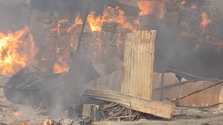 घटनास्थळी भिवंडी अग्निशामक दलाची एक गाडी तत्काळ दाखल झाली असून, आग विझवण्यासाठी शर्थीचे प्रयत्न सुरू आहेत.