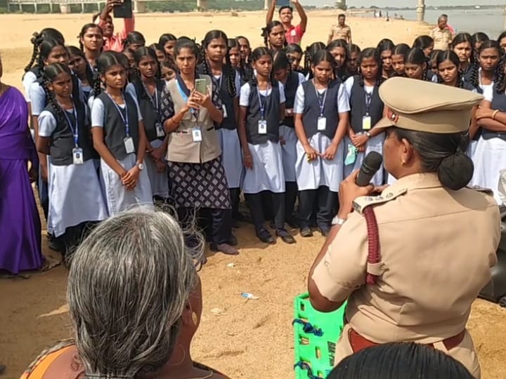 கரூர் காவிரி ஆற்றில் மூழ்கிய நபரை மீட்டு சிகிச்சை அளிக்கும் ஒத்திகை பயிற்சி