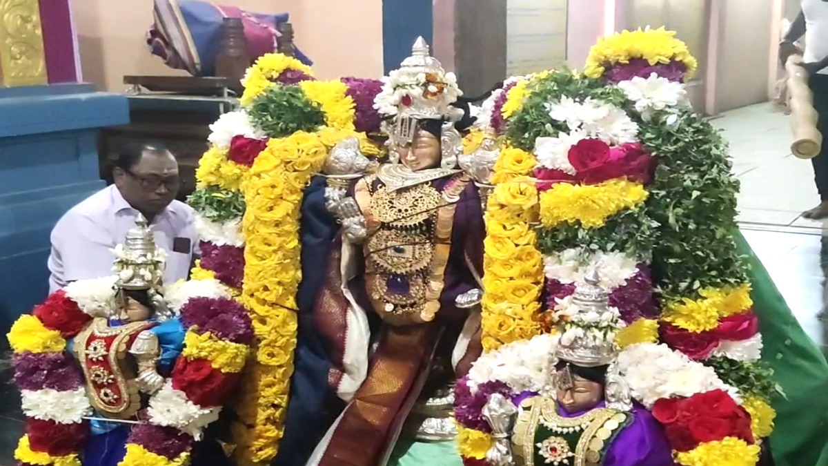 ஆண்டுக்கு ஒருநாள் மட்டும் தரிசிக்க கூடிய பெருமாளை காண குவிந்த பக்தர்கள் - எங்கே தெரியுமா? 