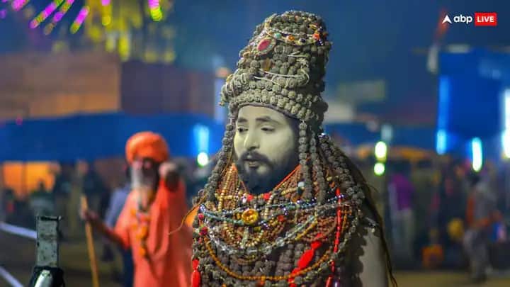 રુદ્રાક્ષ બાબા - રુદ્રાક્ષ બાબા તેમના માથા, પગ, હાથ, કમર અને ગળા પર ફક્ત રુદ્રાક્ષ પહેરેલા જોવા મળે છે અને તેમના આખા શરીર પર રુદ્રાક્ષની 11 હજારથી વધુ માળા છે. આ રુદ્રાક્ષોનું વજન 30 કિલોથી વધુ છે.