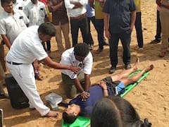கரூர் காவிரி ஆற்றில் மூழ்கிய நபரை மீட்டு சிகிச்சை அளிக்கும் ஒத்திகை பயிற்சி