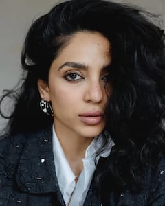 Sobhita Dhulipala : పెళ్లి తర్వాత మోడ్రన్​లుక్​లో ఫోటోషూట్ చేసిన శోభితా ధూళిపాల.. హాయ్ అంటూ ఇన్​స్టాలో పోస్ట్ పెట్టిన బ్యూటీ