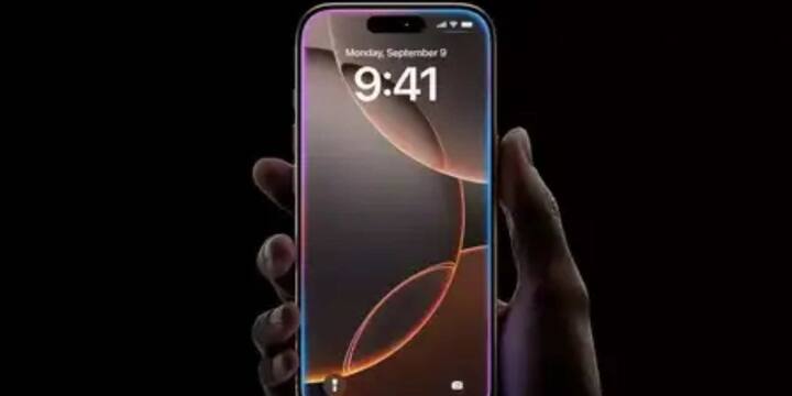 ये iOS 17 पर आउट ऑफ द बॉक्स रन करता है, लेकिन इसे iOS 18.2.1 तक अपग्रेड किया जा सकता है. साथ ही ये फोन 6GB रैम और 512GB तक स्टोरेज विकल्प के साथ आता है.