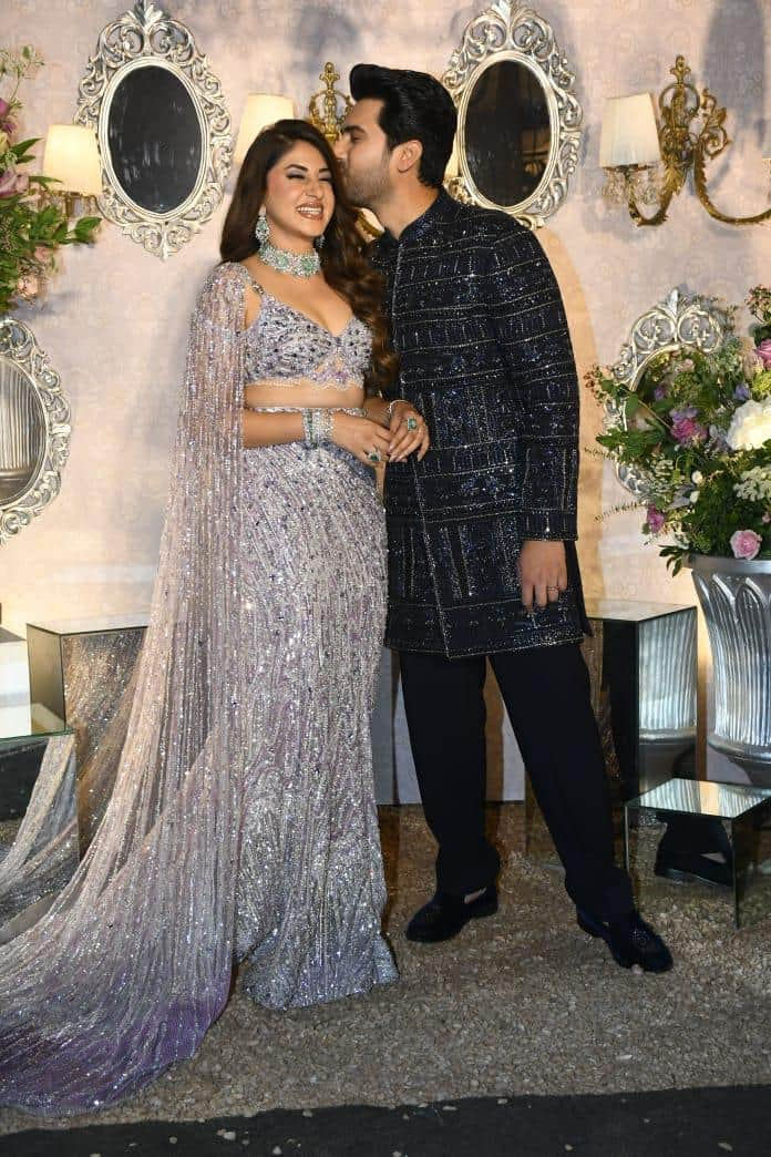 Let us tell you that Armaan and Aashna have been dating for many years. Both of them kept sharing romantic photos together on social media every day.