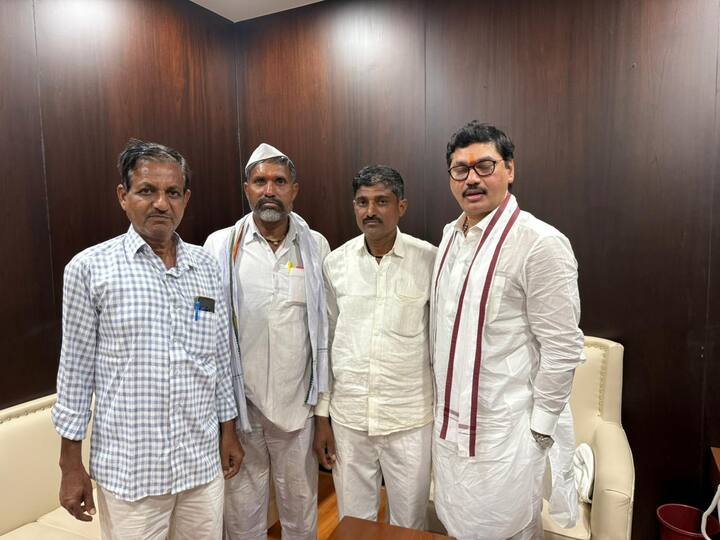 मुख्यमंत्री देवेंद्र फडणवीसांनी सूचवलेल्या शंभर दिवसाचा कार्यक्रम 100% यशस्वी करण्याच्या दृष्टीने सूचना केल्याची माहिती त्यांनी ट्विटरवरुन दिली.