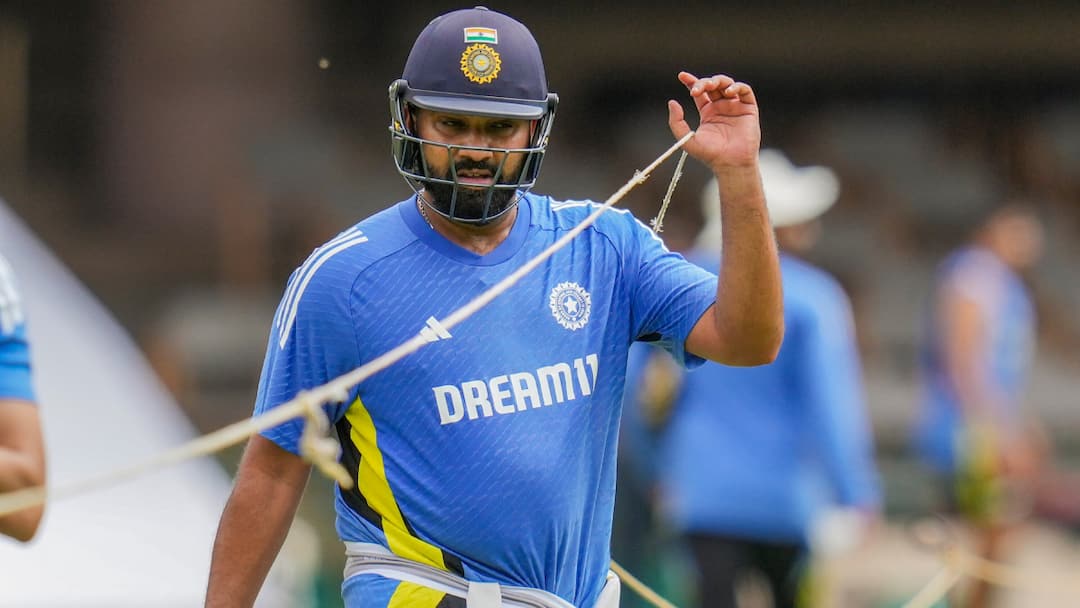 Rohit Sharma set to become Indian cricket team captain in Champions Trophy 2025 report खराब फॉर्म के बावजूद चैंपियंस ट्रॉफी 2025 में रोहित शर्मा बनेंगे टीम इंडिया के कप्तान, रिपोर्ट में हुआ साफ 