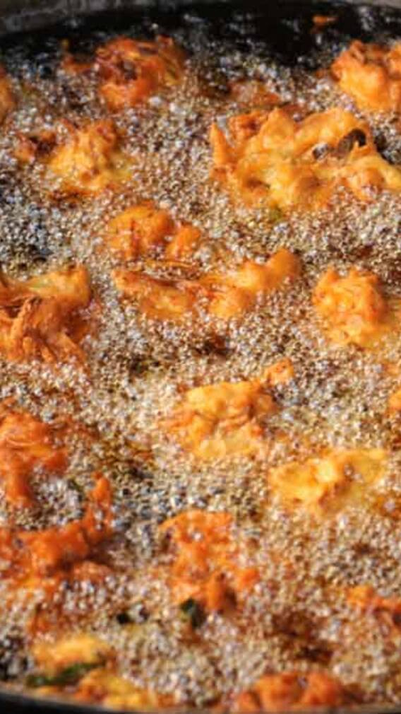 गेटवे ऑफ यूपी की इन जगहों पर लें स्वादिष्ट स्ट्रीट फूड का आनंद