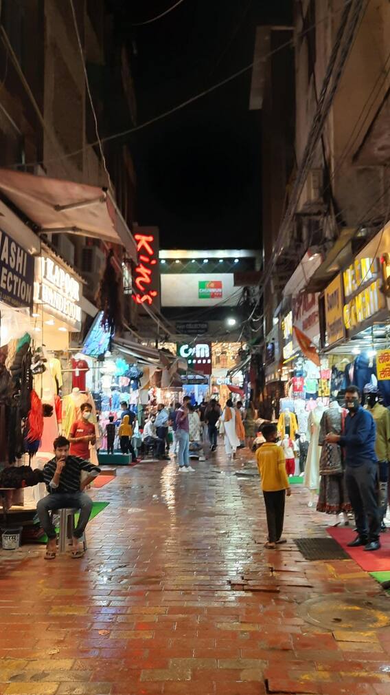 देर रात तक खुलने वाले दिल्ली के 5 बाजार, सस्ती शॉपिंग और शाम की सैर का मजा लें