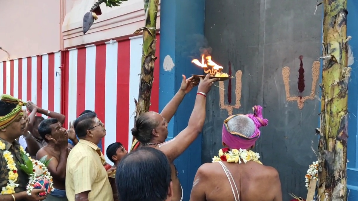 ஆண்டுக்கு ஒருநாள் மட்டும் தரிசிக்க கூடிய பெருமாளை காண குவிந்த பக்தர்கள் - எங்கே தெரியுமா? 