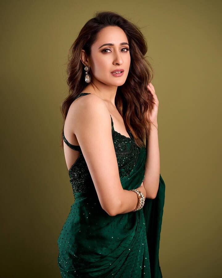 Pragya's strappy back blouse added a touch of drama to her elegant look.