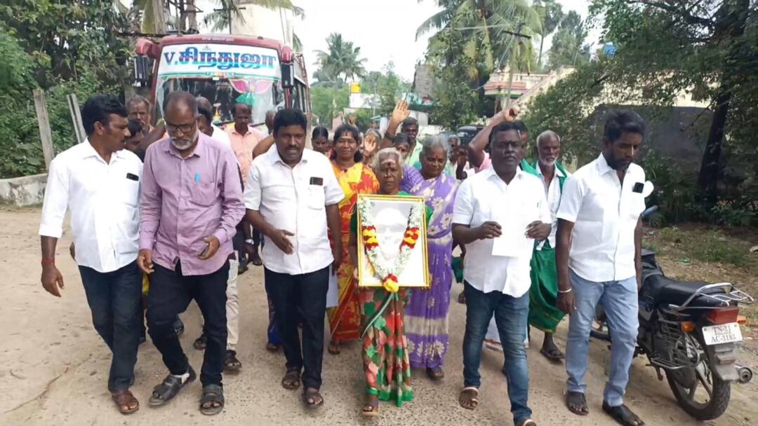 தொடரும் பதற்றம்.. கருணாநிதி புகைப்படத்துடன் கைதான போராட்டக் குழுவினர் - நடந்தது என்ன ?