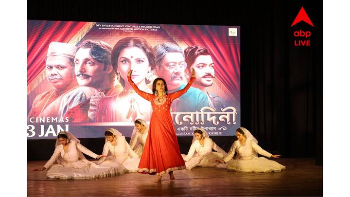 তবে রুক্মিণী আর নৃত্য এই প্রথম নয়। এর আগেও ছোটপর্দায় নাচের অনুষ্ঠানের বিচারকের ভূমিকায় দেখা গিয়েছে রুক্মিণীকে। সেখানেও নাচ করতে দেখা গিয়েছে তাঁকে একাধিকবার।