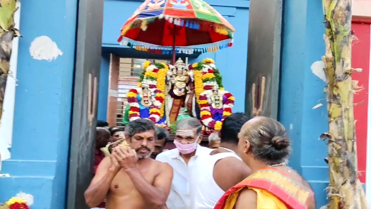 ஆண்டுக்கு ஒருநாள் மட்டும் தரிசிக்க கூடிய பெருமாளை காண குவிந்த பக்தர்கள் - எங்கே தெரியுமா? 