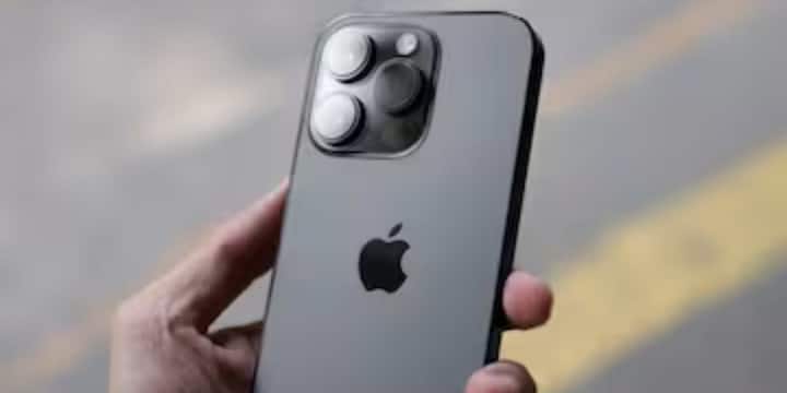 इसमें डुअल कैमरा सेटअप है जिसमें 48MP प्राइमरी और 12MP का अल्ट्रा-वाइड सेंसर शामिल है.