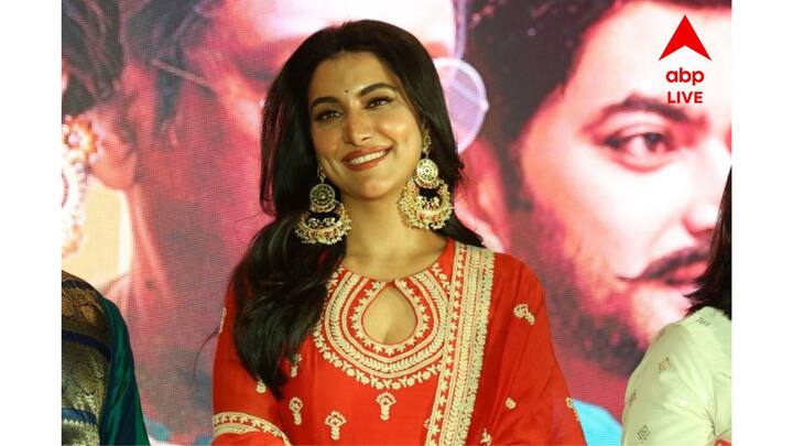 'বিনোদিনী'-র জন্য নতুন করে নাচের অনুশীলন শুরু করেছিলেন রুক্মিণী মৈত্র (Rukmini Maitra)। তবে জানেন কী, এই প্রথম নাচ করছেন না রুক্মিণী।