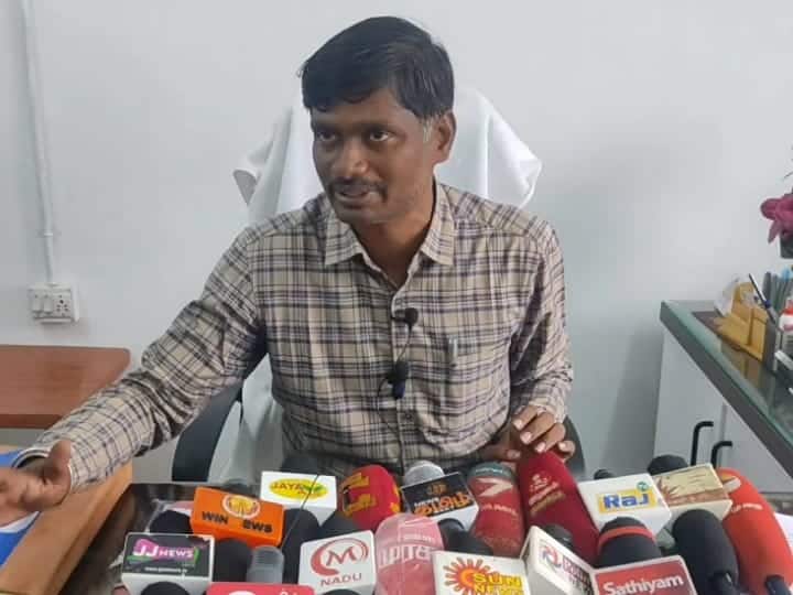 Karur District Development Officer on action Petition tnn பொய்யான தகவல் அளிக்கும் வட்டார வளர்ச்சி அலுவலர் மீது நடவடிக்கை எடுக்க வேண்டும் - முன்னாள் ஊராட்சி மன்ற தலைவர்