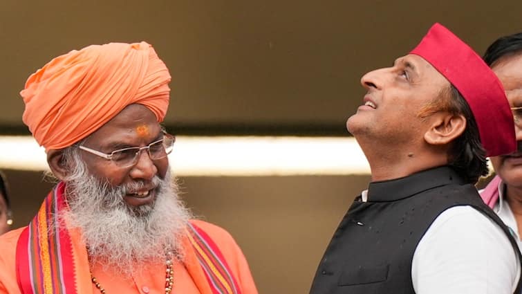 'अन्नू-पन्नू जैसे कितने...', 'कुंभ की जगह मुस्लिमों की' वाले बयान पर भड़के साक्षी महाराज, अखिलेश को भी लपेट लिया