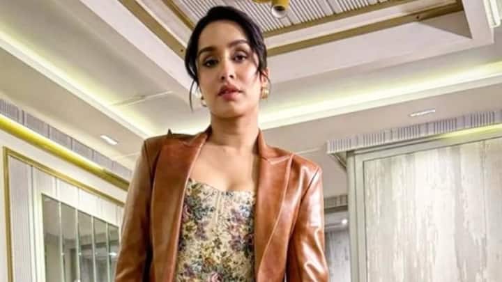 Shraddha looks confident, wearing a rich brown leather jacket over a floral corset top with matching leather pants. This bold mix of leather and floral creates the edgy yet refreshing choice, perfect for the semi-formal or corporate winter settings. (Image source: Instagram/ kapoorshraddha___)