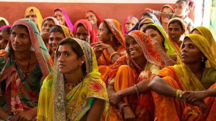 बता दें मध्य प्रदेश सरकार की लाडली बहना योजना में लाभ लेने वाली लाभार्थी महिलाओं की उम्र 21 साल से लेकर 60 साल तक के बीच होनी जरूरी है. अगर आपका नाम गलती से योजना से कट गया है. तो फिर आप अपनी शिकायत दर्ज करवा कर. अपना नाम दोबारा से जुड़वा सकती हैं.