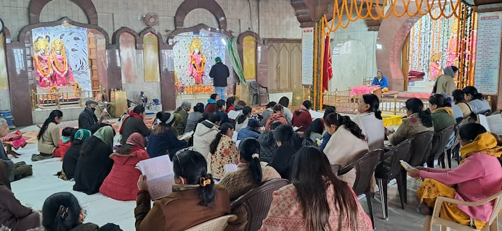 इस ऐतिहासिक मौके पर शिमला के राम मंदिर में भी बड़ा कार्यक्रम आयोजित किया जा रहा है. मंदिर में भक्तों की भारी भीड़ लगी हुई है.