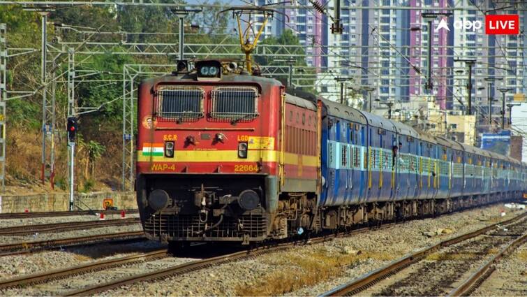 indian railway rules know can you travel if your first train ticket is confirmed but connecting train ticket is not confirmed एक ट्रेन का कंफर्म टिकट और दूसरी कनेक्टिंग ट्रेन का वेटिंग, क्या ऐसे में यात्रा कर सकते हैं आप?