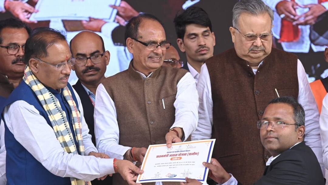 छत्तीसगढ़ के लोगों को शिवराज सिंह चौहान ने दी बड़ी सौगात, इस योजना के तहत मिलेंगे 3 लाख से अधिक घर Chhattisgarh More Awas More Adhikar Program Shivraj Singh Chouhan announced 3 lakh 3 thousand 384 houses in Durg छत्तीसगढ़ के लोगों को शिवराज सिंह चौहान ने दी बड़ी सौगात, इस योजना के तहत मिलेंगे 3 लाख से अधिक घर