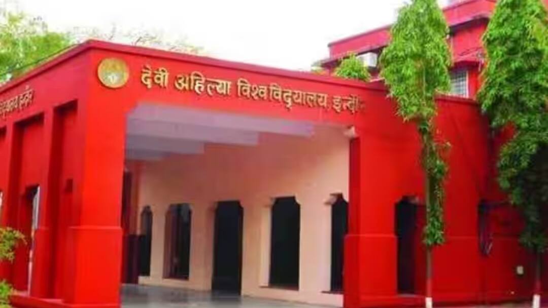 Indore: देवी अहिल्या विश्वविद्यालय का बड़ा फैसला, देश के नाम के रूप में सिर्फ 'भारत' शब्द का होगा इस्तेमाल Indore Devi Ahilya University will be used Only Bharat as country Name in MP Indore: देवी अहिल्या विश्वविद्यालय का बड़ा फैसला, देश के नाम के रूप में सिर्फ 'भारत' शब्द का होगा इस्तेमाल