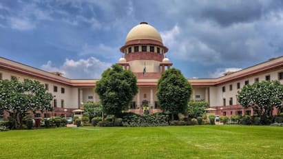 Supreme court ordered to ban cases on seeman and find solution two sides Seeman Case : தப்பித்தாரா சீமான்? நடிகை மீதான வழக்கில் தடை விதித்தது உச்ச நீதிமன்றம்