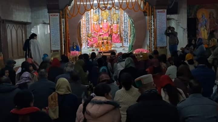 साल 2010 में जाखों में भगवान हनुमान की 108 फीट ऊंची मूर्ति स्थापित की गई थी. इसके बाद से यहां आने वाले सैलानियों की भी संख्या बढ़ गई.