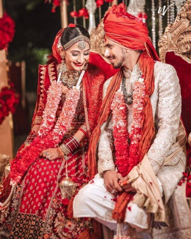 धनश्री के इंस्टाग्राम पर उनके और चहल की शादी की तमाम तस्वीरें मौजूद हैं. इसके अलावा कपल के साथ बिताए खूबसूरत पलों की फोटोज भी उनके सोशल मीडिया अकाउंट पर भरी हुई हैं.