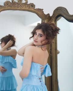 ऑफ शोल्डर टॉप में लगीं कमाल, डीपनेक ड्रेस में छाईं... 19 की उम्र में यूं राशा थडानी ने मचाया तहलका