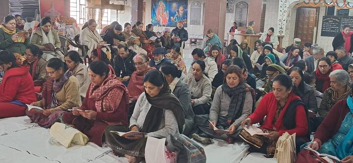 राम मंदिर में दोपहर बाद भजन कीर्तन शुरू होगा. इसके लिए विशेष रूप से दो कीर्तन मंडली मंदिर में पहुंचकर भगवान राम का नाम जप करेंगे.