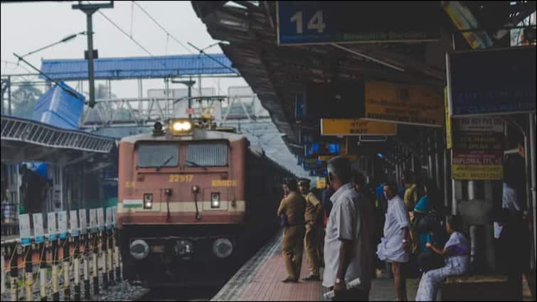 IRCTC down once again, problems in booking tickets, people complaining on social media