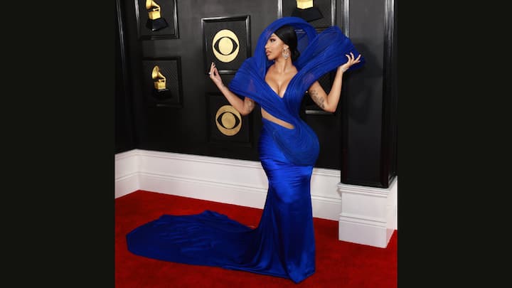 5. Cardi B: Cardi B turned heads in an electric blue hooded gown designed by Gaurav Gupta. The stunning design had a sleek satin bodice with a train. The gown has a dramatic statement shoulder which made the outfit a true masterpiece. (Image Source: Twitter/@VersaceVenus_)