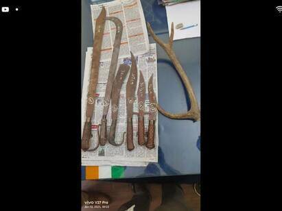 Karur crime 2 person arrested with country-made firearms tnn கரூரில் நாட்டுத் துப்பாக்கியுடன் இருந்த 2 பேர் கைது