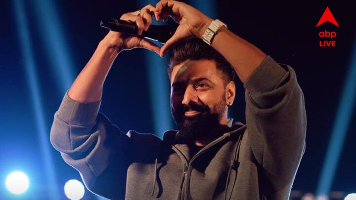 দেব বলছেন, 'দেব আরও বলেন, 'আমি ১৮ বছরে একটা 'খাদান' করেছি। একটা 'টেক্কা' করেছি। একটা 'বুনো হাঁস' করেছি।'