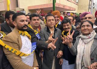 ਜਲੰਧਰ 'ਚ ਆਪ ਦੇ ਵਿਨੀਤ ਧੀਰ ਬਣੇ ਮੇਅਰ, 46 ਕੌਂਸਲਰਾਂ ਦਾ ਮਿਲਿਆ ਸਮਰਥਨ, ਚੋਣਾਂ 'ਚ ਨਹੀਂ ਮਿਲਿਆ ਸੀ ਬਹੁਮਤ, ਜਾਣੋ ਕੀ ਲੜਾਈ ਤਿਕੜਮ ?