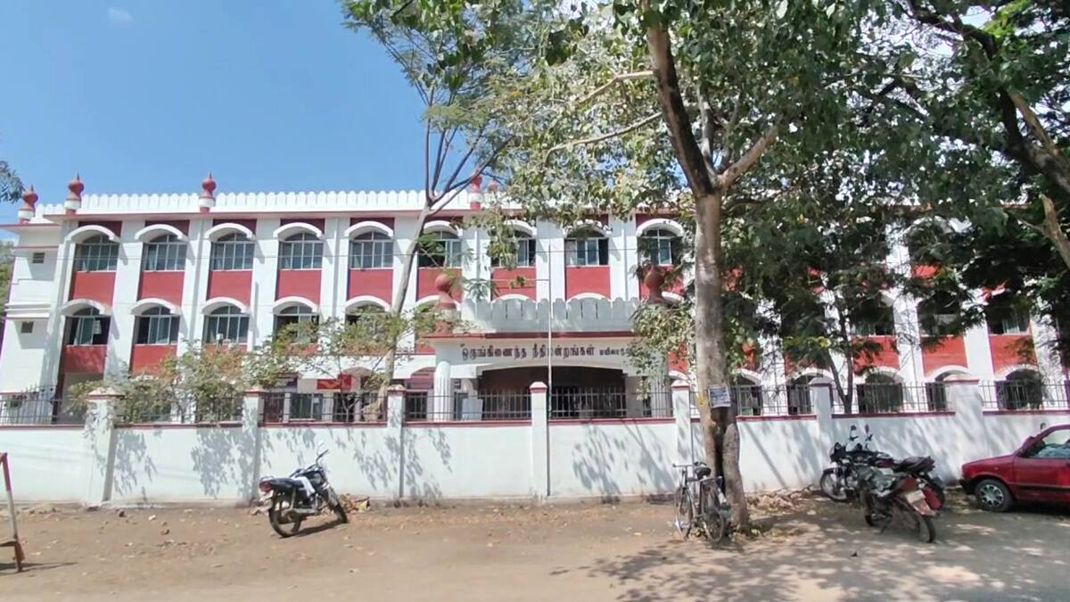 பயிற்சிக்கு வந்த மாணவிக்கு பாலியல் தொல்லை - சுகாதார ஆய்வாளர் போக்சோவில் கைது