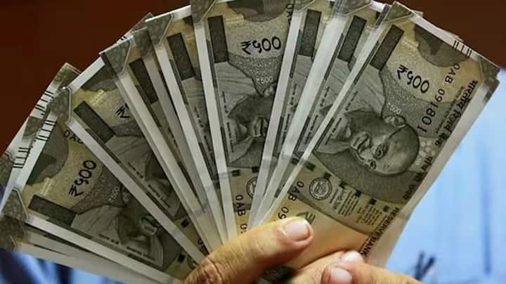 डिसेंबर 2024 मध्ये एसआयपीद्वारे 26459 कोटी रुपयांची गुंतवणूक झाली आहे. नोव्हेंबर 2024 मध्ये 25320 कोटी रुपयांची गुंतवणूक एसआयपीद्वारे आली. इक्विटी मार्केटमध्ये जगभरातील आव्हानात्मक स्थिती असताना डिसेंबर 2024 मध्ये म्युच्यूअल फंडमधील गुंतवणुकीत वाढ होत आहे.