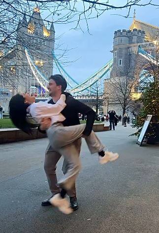 தொலைக்காட்சிகளில் முக்கிய தொகுப்பாளர்களில் ஒருவராக இருந்தவர் திவ்யதர்ஷினி. டிடி என்றால் தான் இவரை பலருக்கு தெரியும். திவ்யதர்ஷினி சினிமாவில் ஒரு சில படங்களில் நடித்திருக்கிறார்.